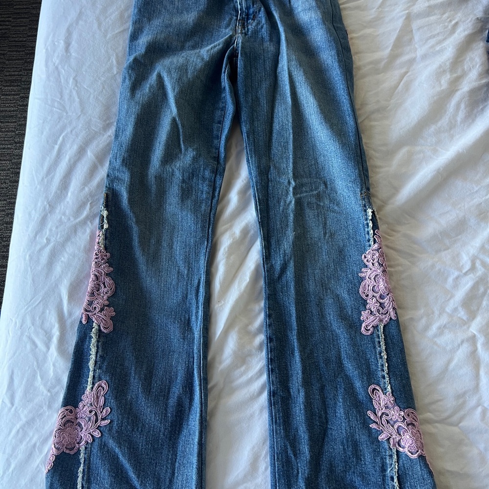 Bisou Bisou Women's Blue Jeans with Pink Embroidery